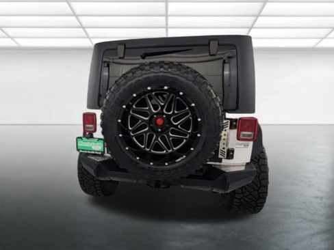 Used 2016 Jeep Wrangler Unlimited Rubicon w/ Connectivity Group AWD/4WD image 7