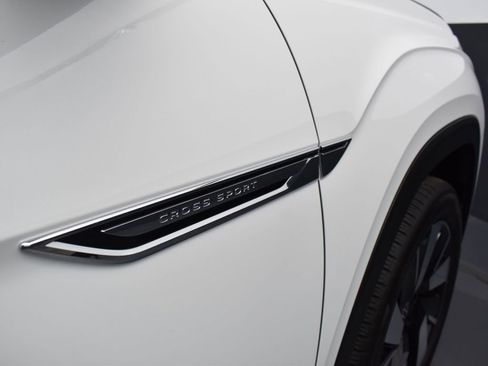 Used 2024 Volkswagen Atlas Cross Sport SE image 35