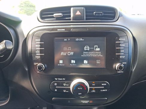 Used 2019 Kia Soul + FWD image 16