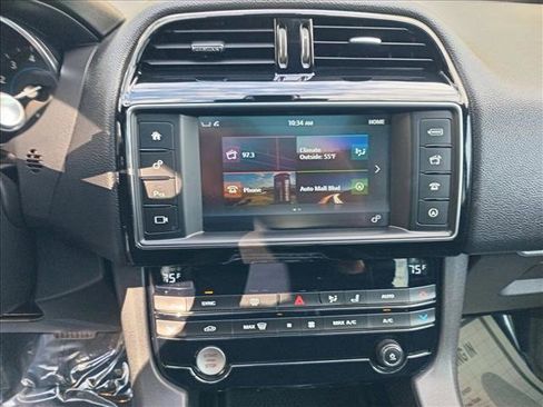 Used 2018 Jaguar F-PACE Prestige image 21