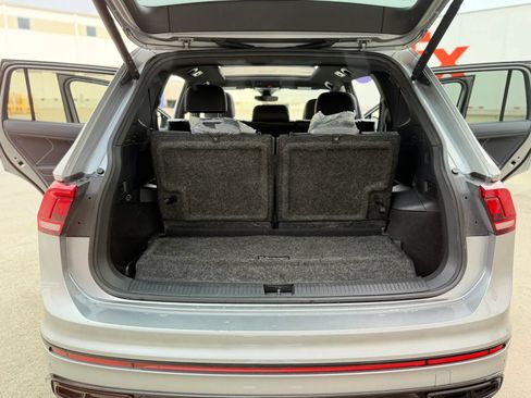 Used 2022 Volkswagen Tiguan SE R-Line FWD image 21