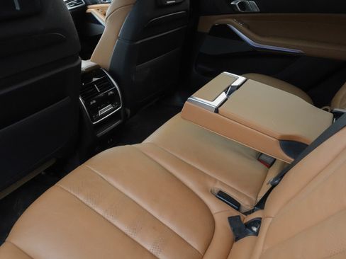 Used 2022 BMW X7 xDrive40i w/ M Sport Package AWD/4WD image 30