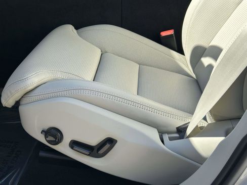 New 2026 Volvo XC60 B5 Ultra w/ Protection Package Premier image 20