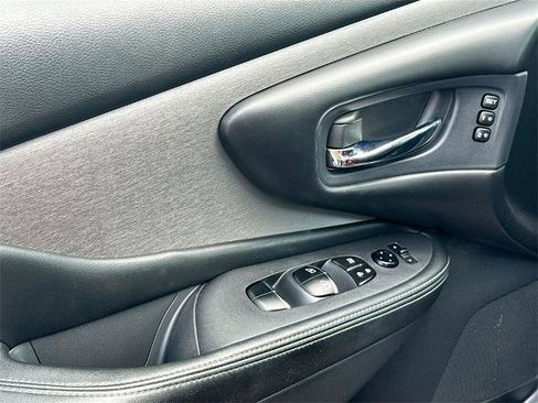 Used 2020 Nissan Murano SL w/ Moonroof Package image 16