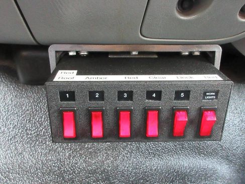 Used 2007 Ford F550 2WD Regular Cab Super Duty image 40