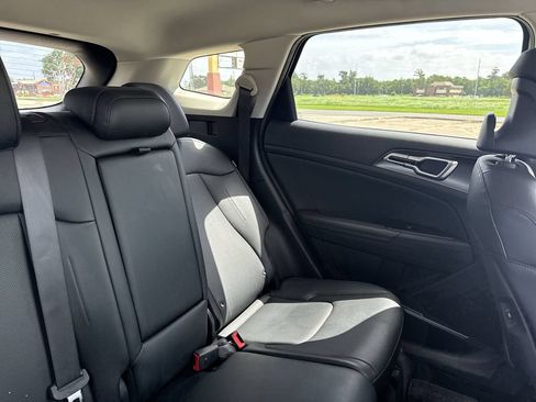 Used 2024 Kia Sportage EX FWD image 33