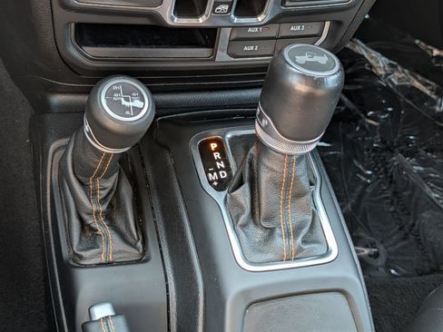Used 2021 Jeep Wrangler Unlimited Sahara AWD/4WD image 29