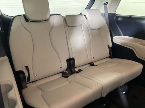 New 2026 Kia Carnival EX image 18