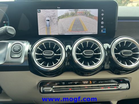 Used 2023 Mercedes-Benz GLB 250 image 8