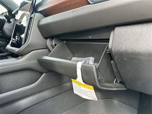 Used 2025 GMC Yukon XL Denali image 33