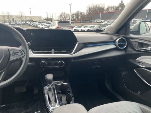 Used 2025 Chevrolet Trax LT image 33