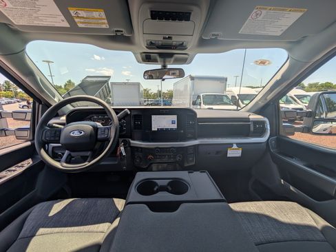 New 2026 Ford F250 XLT w/ FX4 Off-Road Package AWD/4WD image 12