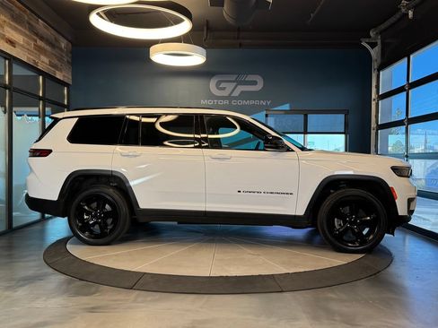 Used 2023 Jeep Grand Cherokee L Laredo AWD/4WD image 32