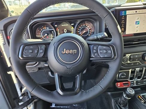 New 2026 Jeep Gladiator Rubicon w/ Steel Power Dome Hood Package AWD/4WD image 17