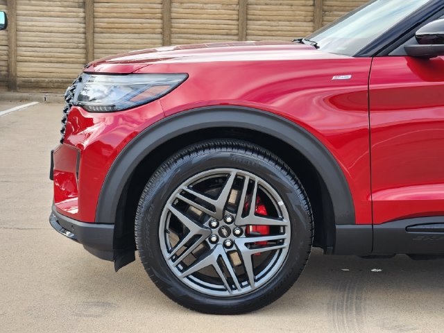 Used 2025 Ford Explorer ST-Line w/ Premium Package RWD image 15