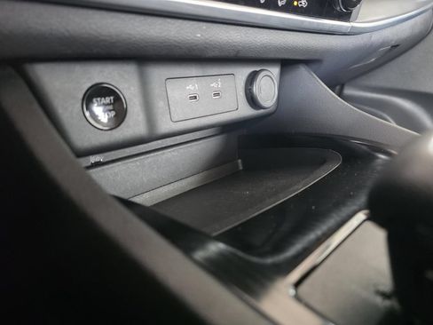 Used 2025 Nissan Rogue SV AWD/4WD image 17