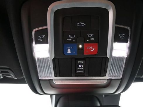 Used 2022 RAM 1500 Laramie AWD/4WD image 32