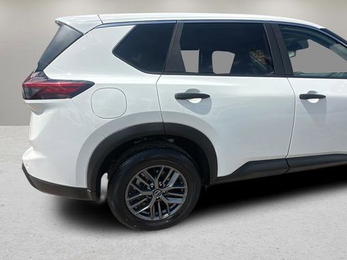 Used 2024 Nissan Rogue S FWD image 17