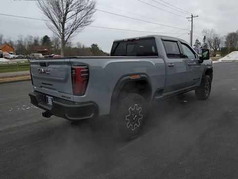 Used 2024 GMC Sierra 2500 AT4X image 8