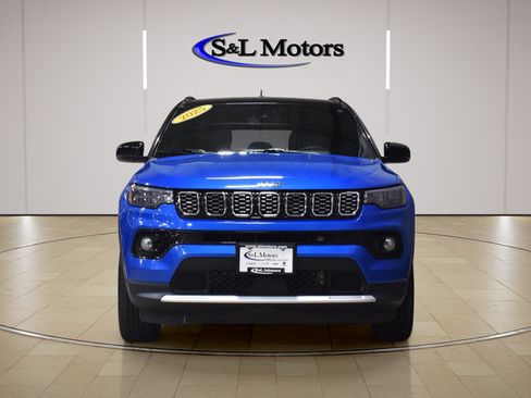 Used 2025 Jeep Compass Limited AWD/4WD image 2