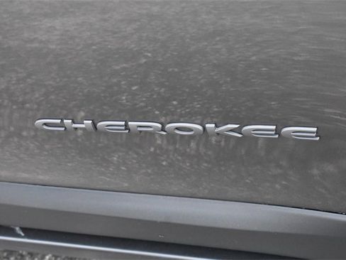 Used 2016 Jeep Cherokee Trailhawk w/ Comfort/Convenience Group image 12