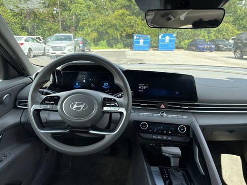 Used 2024 Hyundai Elantra SEL FWD image 14