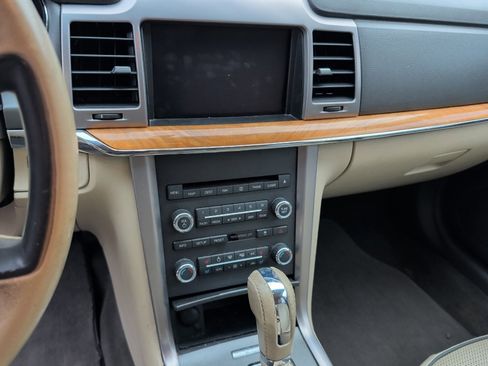 Used 2010 Lincoln MKZ Base image 7