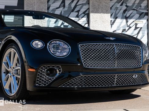 Used 2022 Bentley Continental GT image 2