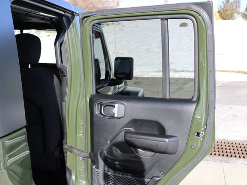 Certified 2021 Jeep Gladiator Willys image 13