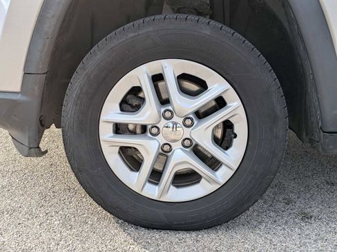 Used 2018 Jeep Compass Latitude w/ Popular Equipment Group image 8