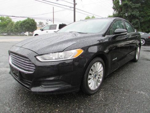 Used 2016 Ford Fusion SE FWD image 4