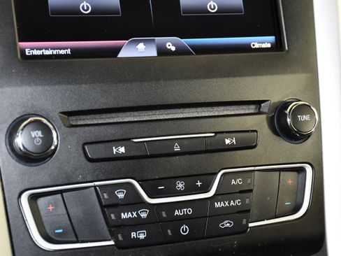 Used 2016 Ford Fusion SE FWD image 28