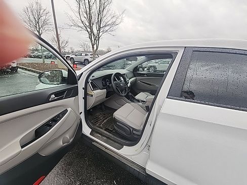 Used 2018 Hyundai Tucson SE image 6