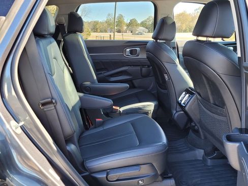 Used 2023 Kia Sorento SX image 16