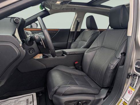 Used 2019 Lexus ES 350 w/ Accessory Package image 10