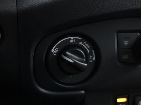 Used 2024 Nissan Frontier SV w/ SV Convenience Package image 21