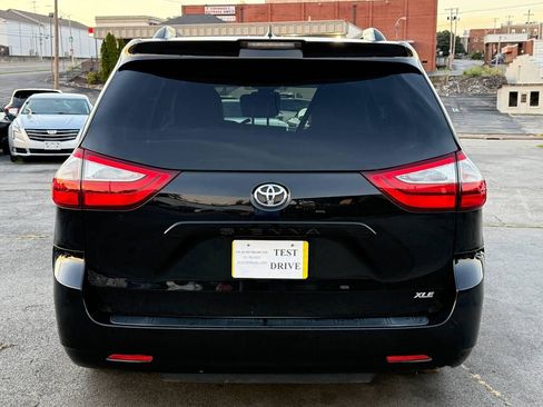 Used 2019 Toyota Sienna XLE FWD image 9