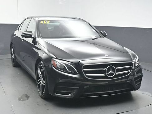 Used 2019 Mercedes-Benz E 450 4MATIC Sedan image 2