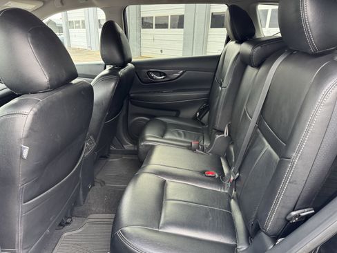 Used 2019 Nissan Rogue SV w/ Premium Package image 7