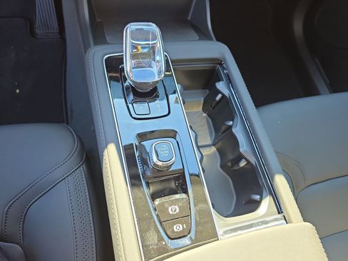 New 2026 Volvo XC90 B6 Plus w/ Protection Package Premier image 17