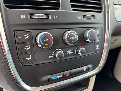 Used 2013 Dodge Grand Caravan SE FWD image 25