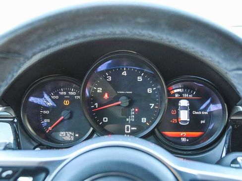 Used 2018 Porsche Macan image 23