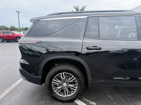 Used 2026 Chevrolet Traverse LT w/ Driver Confidence Package FWD image 4
