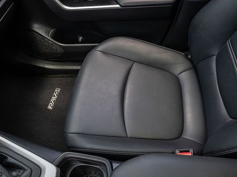 Used 2021 Toyota RAV4 XLE Premium FWD image 30