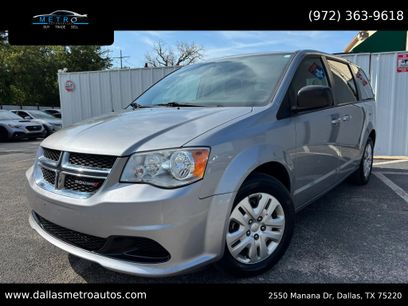 Used 2018 Dodge Grand Caravan SE w/ UConnect Hands-Free Group
