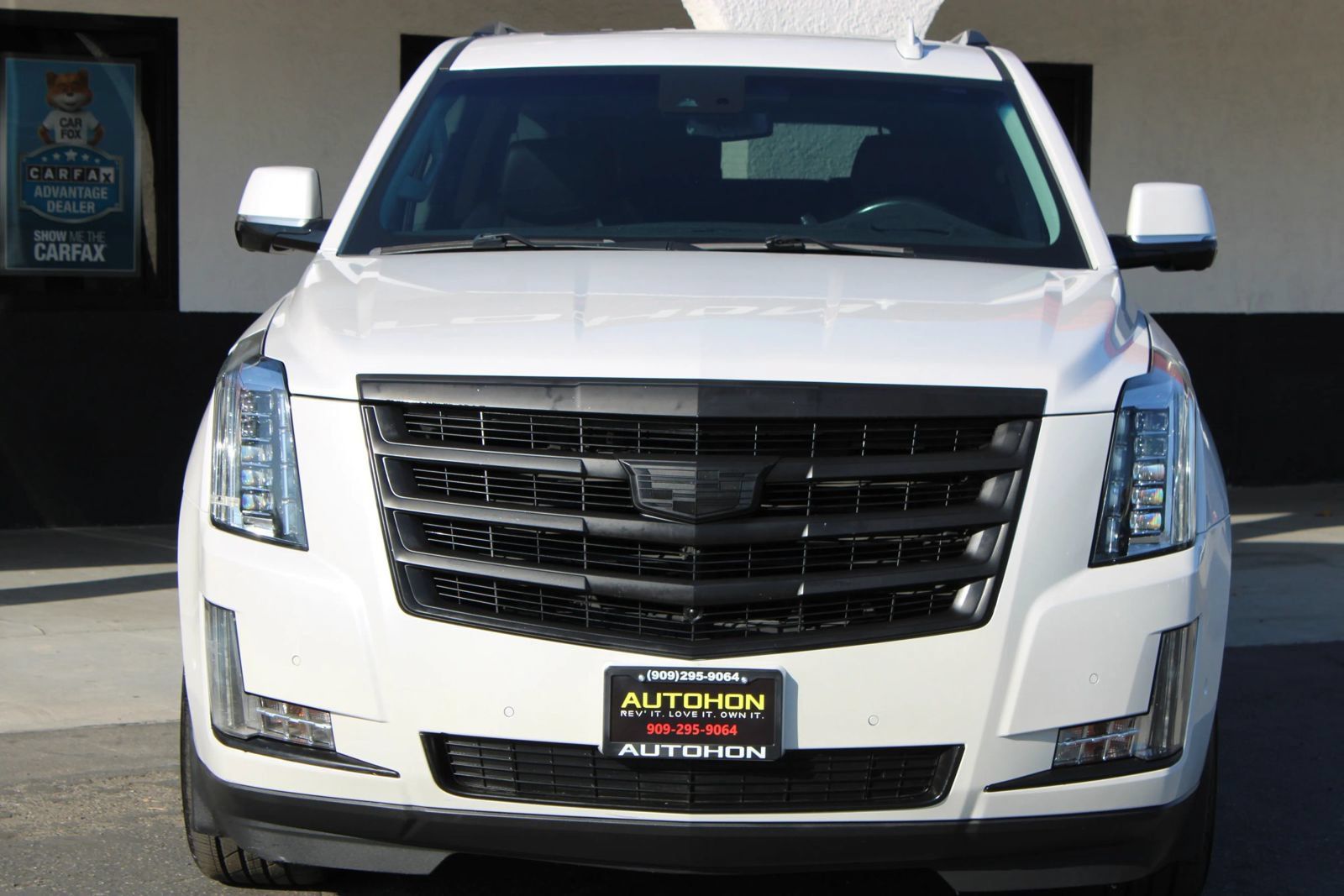 Used 2018 Cadillac Escalade ESV Luxury AWD/4WD image 2