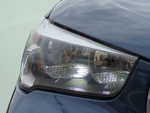 Used 2021 BMW X1 sDrive28i image 9