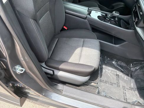 Used 2024 Nissan Rogue SV FWD image 34