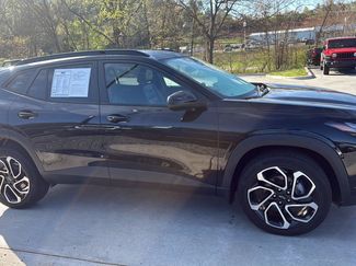 Used 2025 Chevrolet Trax RS w/ Driver Confidence Package FWD video 2