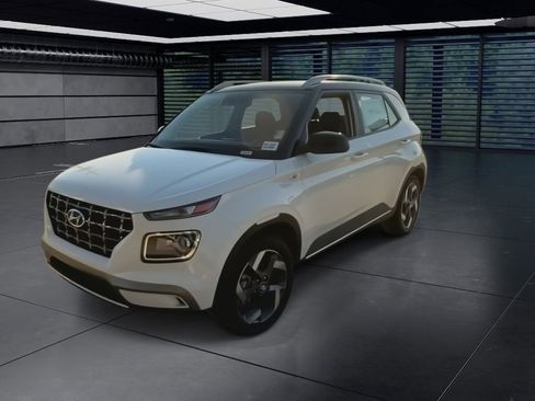 Used 2026 Hyundai Venue SEL image 4